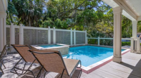 Luxury Multi Deck Family Home, Pool & Spa, Walk to Beach, Games